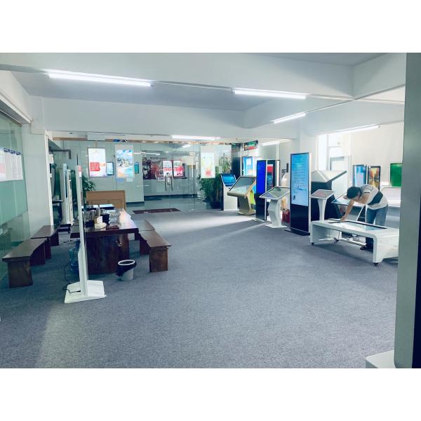 Customizable 32 Inch Floor Standing 1080P LCD Monitor Display Portable Digital Signage