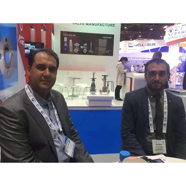 12V Type-C Car Battery Charger Jump Starter for Fast Charging Electric Auto Battery