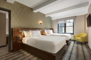 China Rubber Wood Hotel Bedroom Furniture Set High Density Foam wholesale