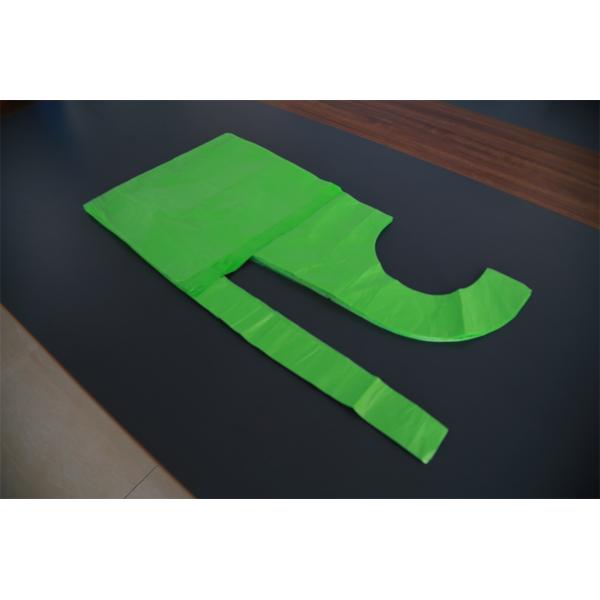 Flat Folded Green Disposable PE Apron , Embossed Polythene Adult Smock Apron
