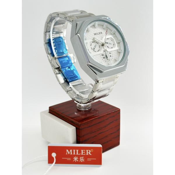 Wholesale Watch Men′s Scale Three Eyes Six Hands Waterproof Quartz Watch