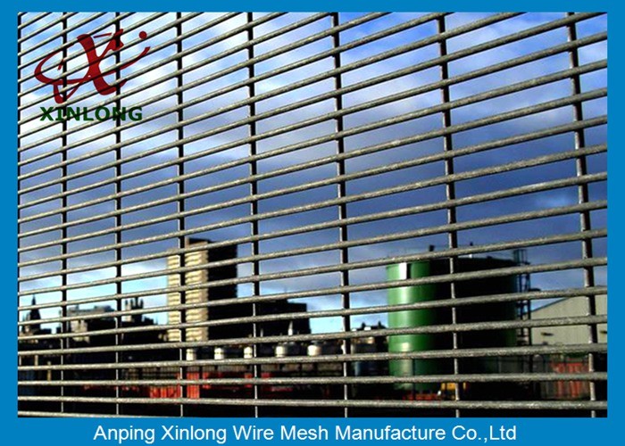 China Custom Security Mesh Fencing , Home Security Fence With Razor Wire wholesale