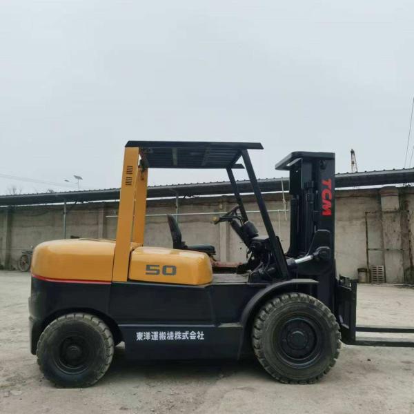 Used TCM 3-ton diesel forklift side view