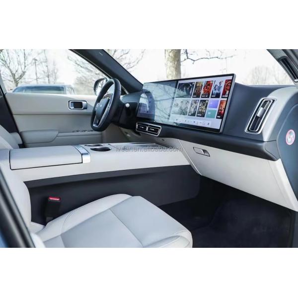 Light Interior Color and Automatic Air Conditioner within LiXiang L7