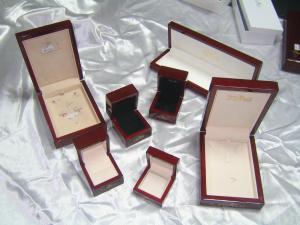 China Wooden jewelry box sets for earring, necklace, ring, pendants packaging box, glossy finished, velvet or PU lining on sale
