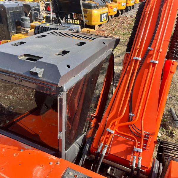 Japan Brand Hitachi ZX210 Hydraulic Backhoe Excavator 21 Ton Second Hand Digger With 1m3 Capacity