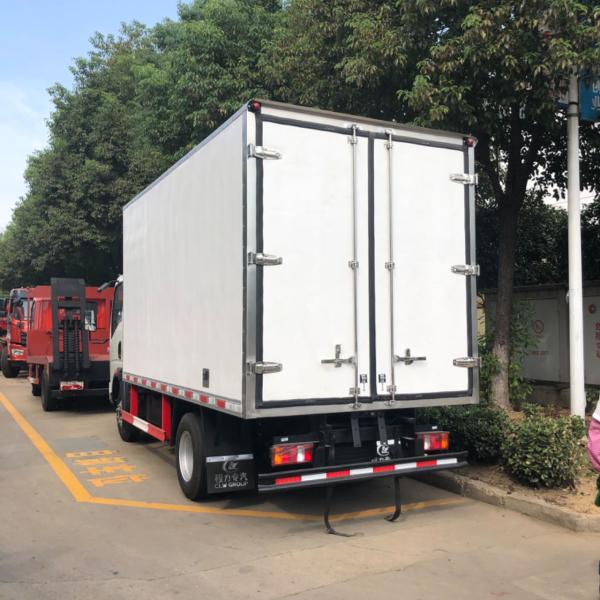 10 Tons Deep Freezer Truck FRP 160hp Howo Refrigerated Van Truck