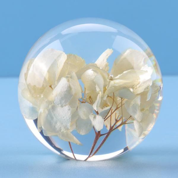 Artificial Transparent Paperweight , Clear Epoxy Resin Ball With Real Dry Flower Inside