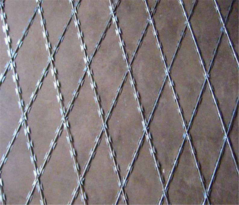 China Galvanized BTO-22 Welded Razor Wire Mesh with 75x150mm Aperture Mineral fences on sale