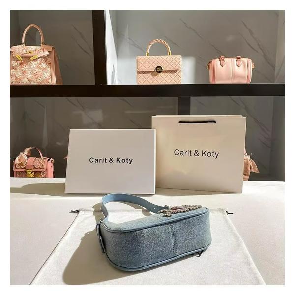 Stylish Heart-Shaped Denim Handbag for Women Single Handle Zipper Closure Cotton Lining