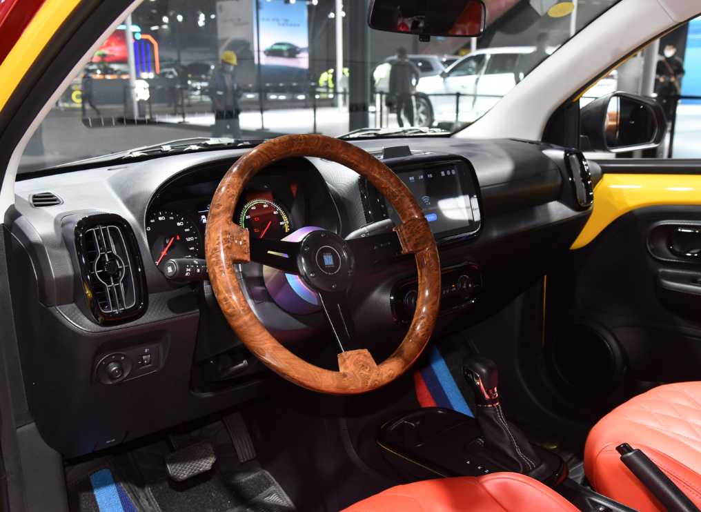 4 Seater Electric Mini Hybrid Car SAIC Roewe CLEVER EV 2022 311KM