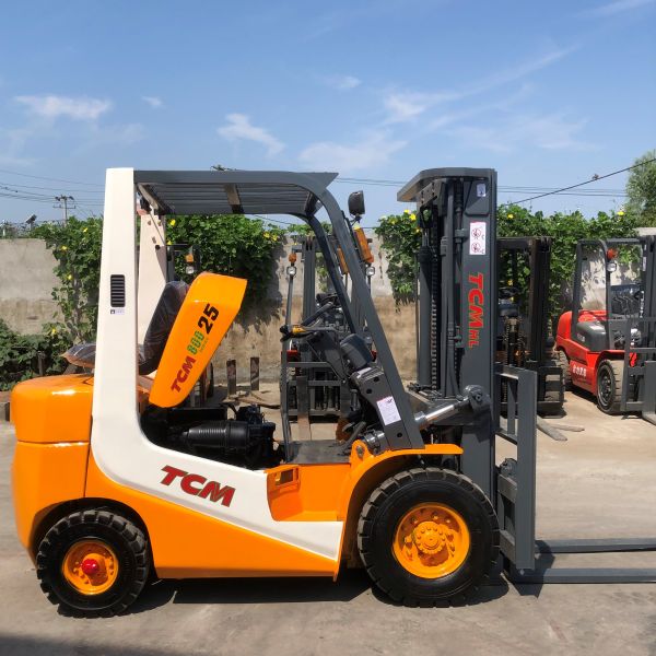 TCM FD25 2.5t Forklift front view