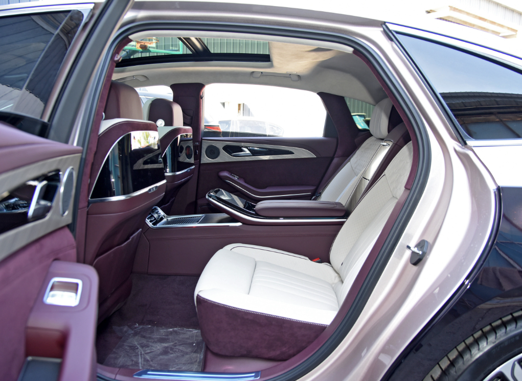 2024 Faw Hongqi H9 Car Electric Car Adult 4 Door 5 Seat Sedan for Business in 's Market