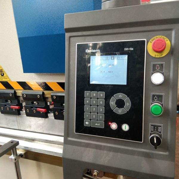 1250kn Electric Sheet Metal Press Brake Machine 2500mm High Precision Delem DA41S Servo Motor