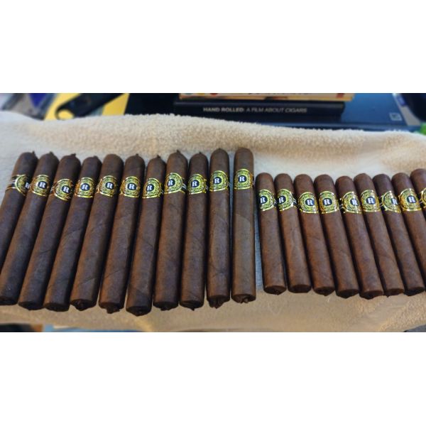 Pantone 3D Cigar Label Printing Spot UV Gold Foil Art Paper Embossed Custom Foil Stickers