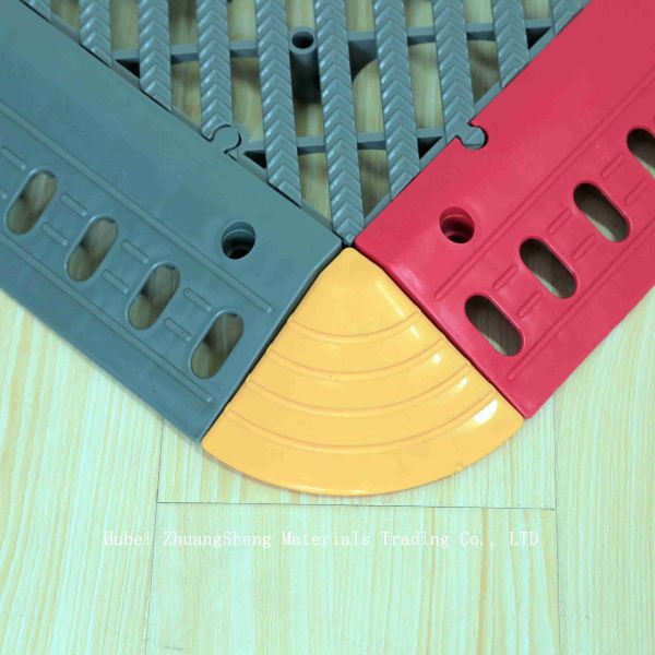 3.9mm Plastic Floor / Plastic Permeable Floor / Modern Interlocking PP Flooring Indoor Sports Plastic Floor Mats
