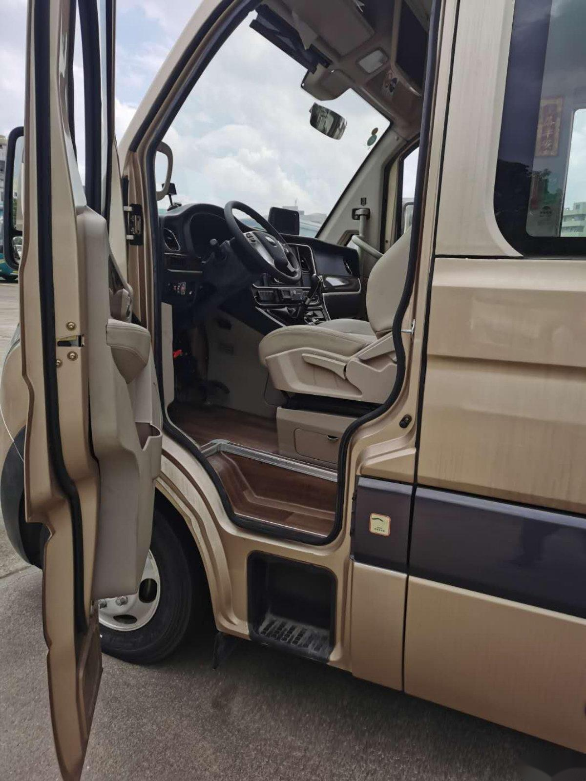 Used Mini Bus Yutong Brand CL6 14 Seats Euro VI Low Kilometer Passenger Bus