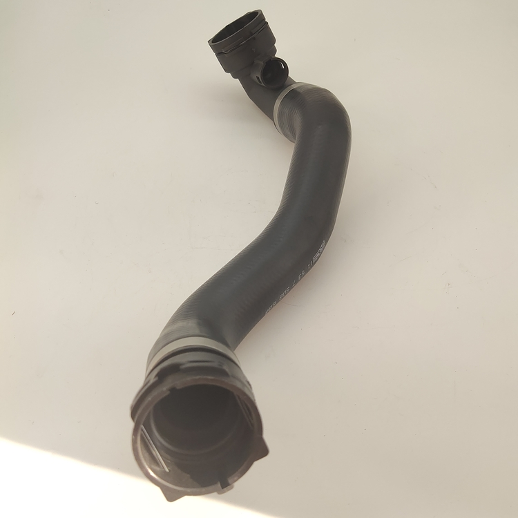 Car Fitment BMW X5 Radiator Hose 11537508688 Black Rubber Hose for Auto Cooling System