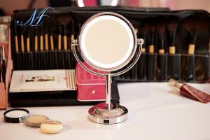 China LED makeup mirror light double sided battery charge 1X/5X magnifying desktop mirror wholesale