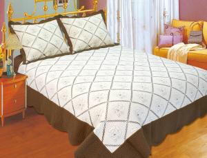 China Embroidered Quilts Solid With Brown Border , Quick Drying Double Quilt Cover Set on sale