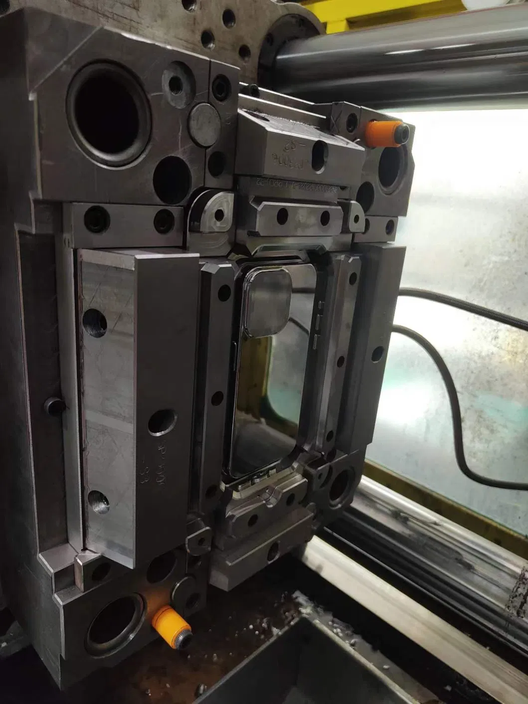 Mobile Phone Case Liquid Silicone Protective Case with a Minimalist Drop Resistant Style, Supports Multiple Colors. Comon30