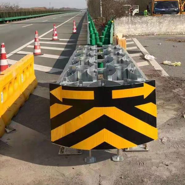 Road Barrier Crash Cushion ISO9001 2008 Certified Highway Guardrail for Traffic Safety