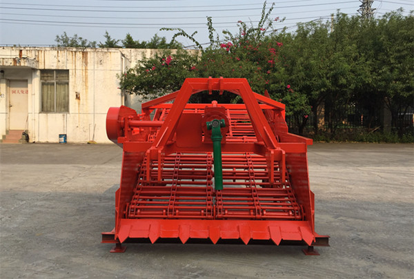 China 2 Harvesting Rows 1600mm Width Cassava Harvesting Machine wholesale