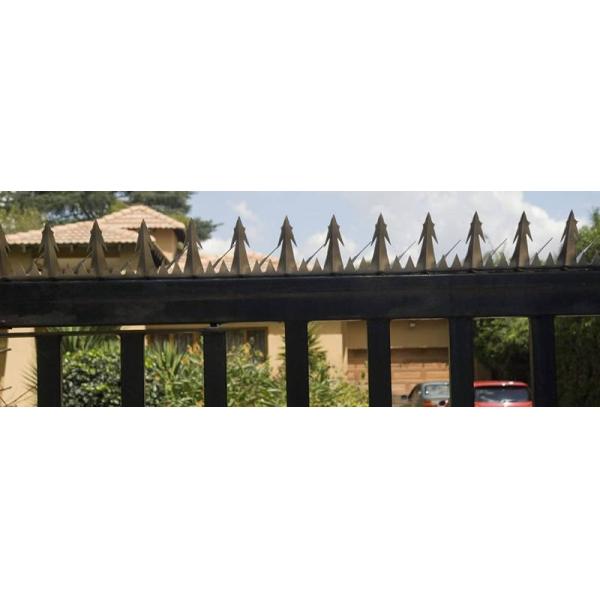 Anti Climb PVC Coated Wall And Fence Spikes Public Residential Military