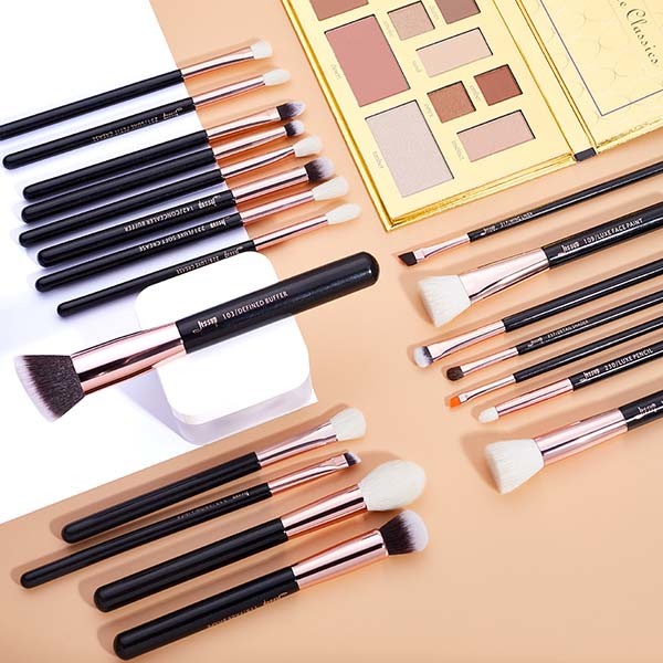 Precise Shape ISO14001 Pro Makeup Brushes Set for liquids powders creams