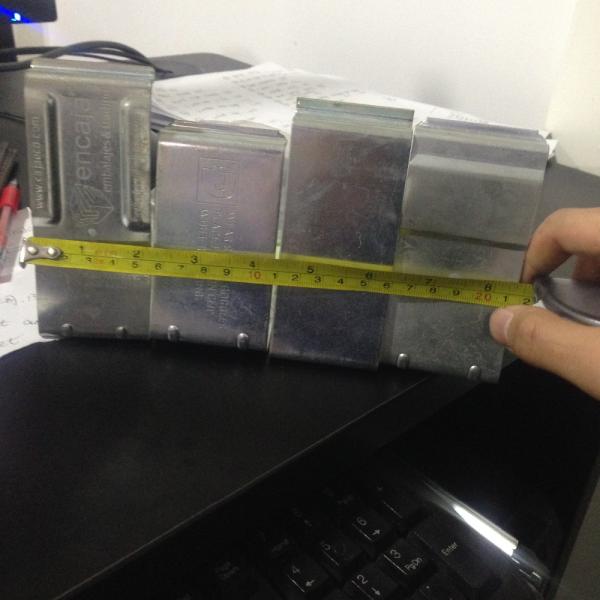 Sheet Metal Fabrication Spring Retaining Crate Clip with Powder Coating in Wooden Crate