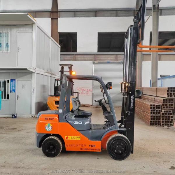 Toyota 8F30 Forklift Used Diesel Machine Reasonable for Building Material Shops