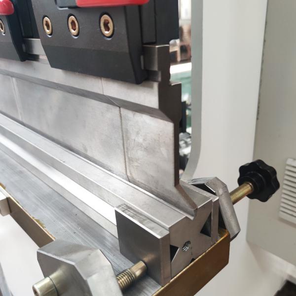 40T1600MM Hydraulic Press Brakes CNC Sheet Bending Machine TP10S System With Light