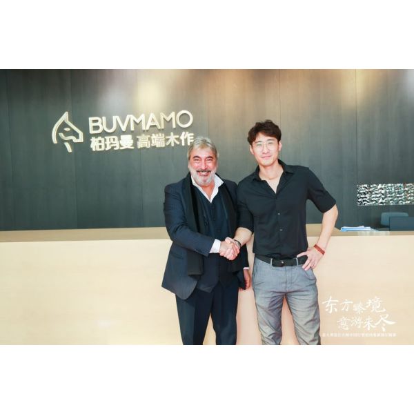 OEM/ODM Customized Solid Wood Frame Living Room Furniture for Big Living Rooms with Solid Wood