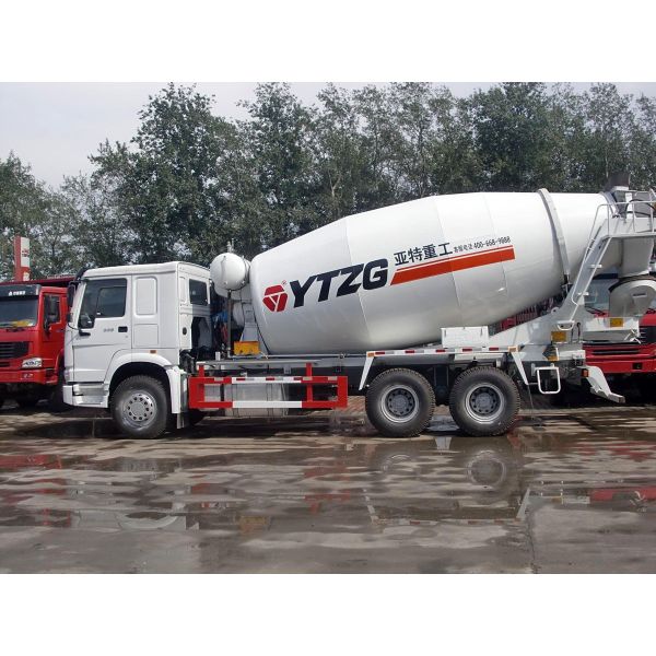SINOTRUK concrete mixer truck 6x4 10CBM Eton or Bonfiglioli pump / reduction box / Motor