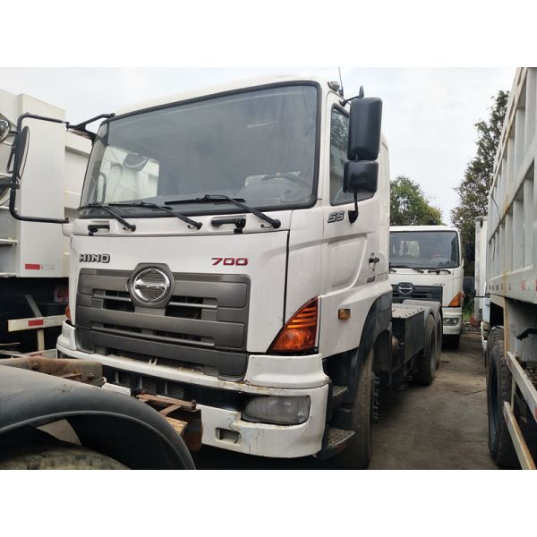 6x4 Used Tractor Head , Nissan Ud Tractor Head Over 8L Engine Capacity