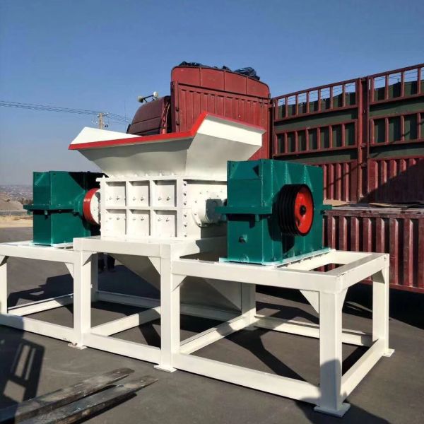 300 500 kg/h Production Capacity Waste Plastic Recycling Dual Shaft Double Motor Shredder