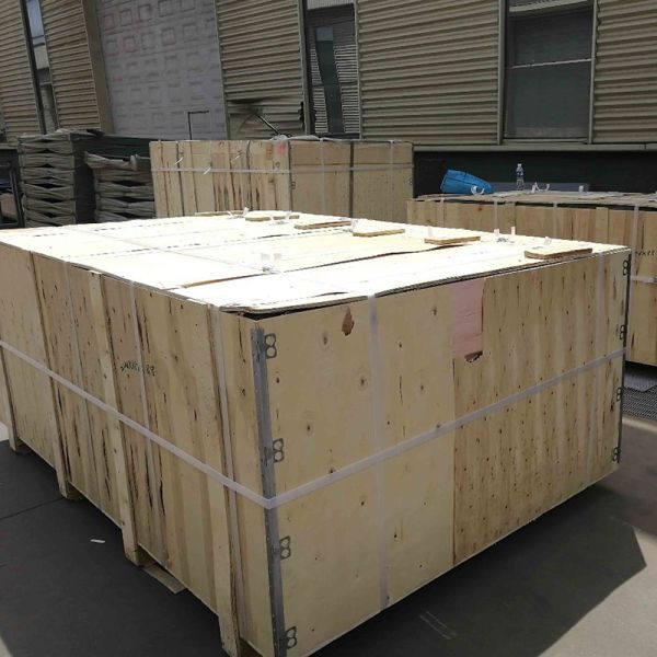 Hot Dipped Galvanized And Powder Coated Steel Fence Panels Smooth Surface Steel Post For Fence