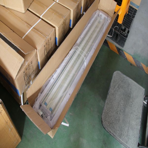 Hazardous Area Lamps 4ft Length Full Plastic 2*18 W Explosion Proof Fluorescent Lights