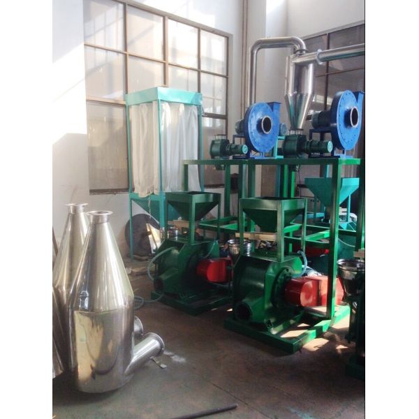 Fully Sealed Plastic Bottle Grinding Machine For EVA Water Spray Cooling