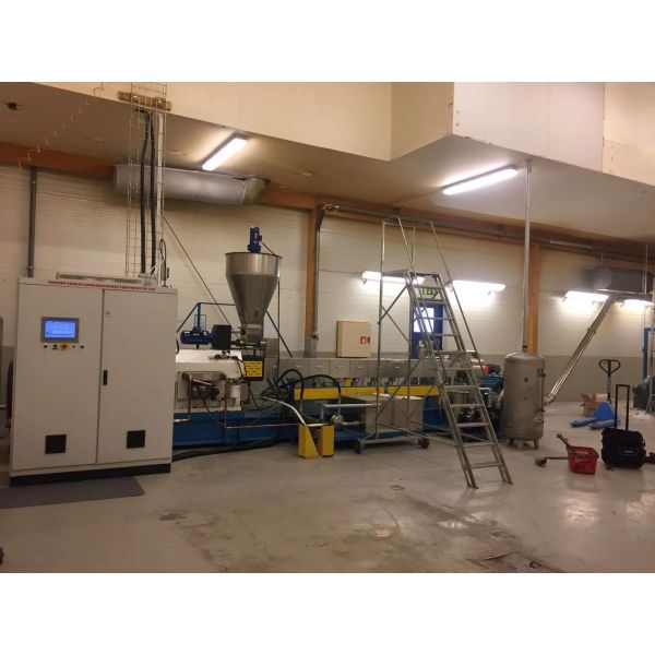 Wood/Bamboo/Sugar Cane/Stalk Powder PE PP PVC PS Twin Screw Extruder Plastic Compounding Extruder Wpc Pellets Machine