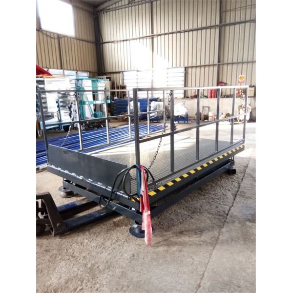 Warehouse Loading/Unloading Hydraulic Dock Lift, Handrail 1000mm For Handling Equipment Or Fork-lift