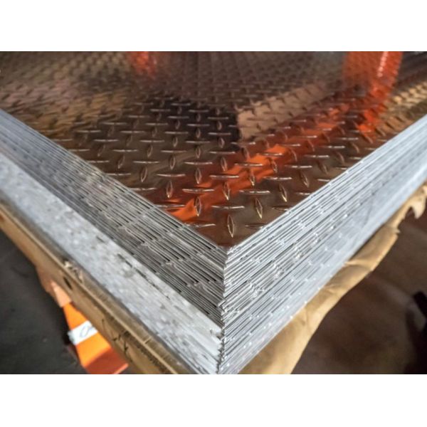 Highly Reflective 3003 H22 Aluminium Checker Plate Sheet Aluminum Tread Plate Good Slip Resistance