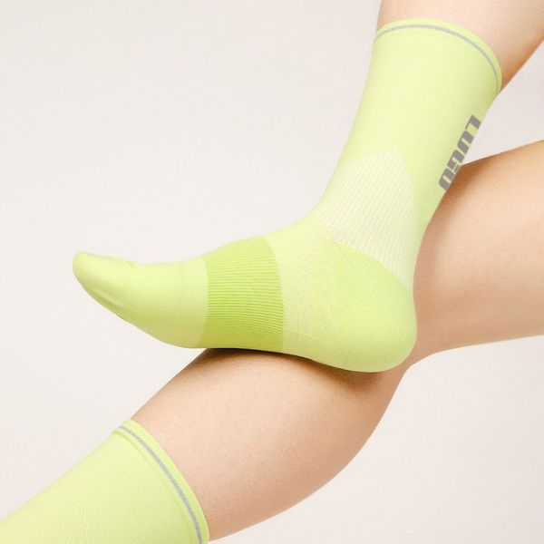 Breathable Custom Cycling Socks Moisture Wicking Unisex Mid Calf Running Socks