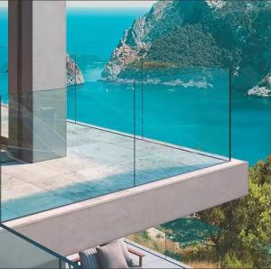 China Balcony Aluminum Glass Fence Spigot Glass Balustrade Railings wholesale