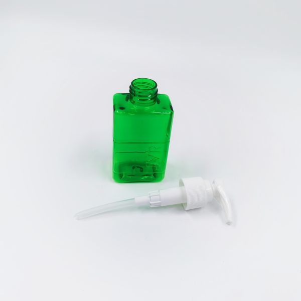 Square 100ml Green PET Plastic Bottle 24mm With Lotion Pump