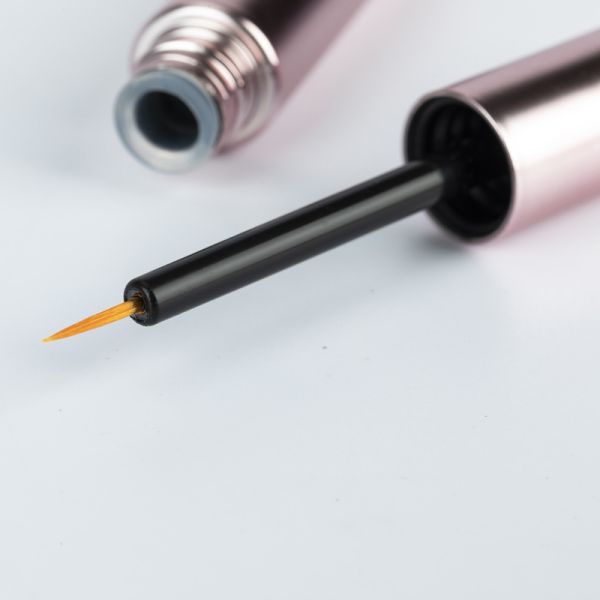 Acceptable OEM/ODM 10ml Customized Empty Rose Gold Eyelash Growth Serum Plastic PETG Bottle with Eyelashes Brush and Tube