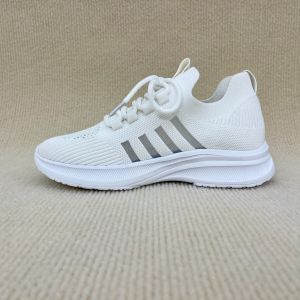 China Lightweight White Sneakers Women Antislip Soft Leather White Trainers wholesale