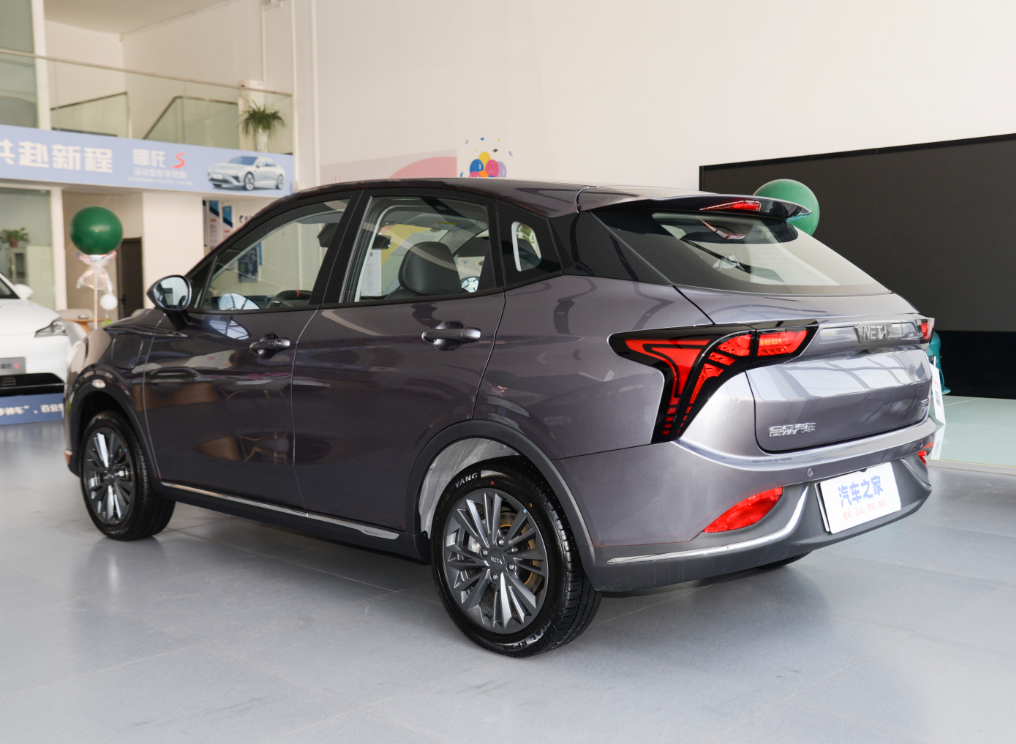 s Neta V 2024 Popular Right Hand Driving Electric Car with Ternary Lithium Ion Battery