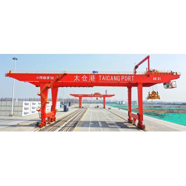 MG Double Girder Gantry Crane 35m With Two U Shaped Legs Cab Control