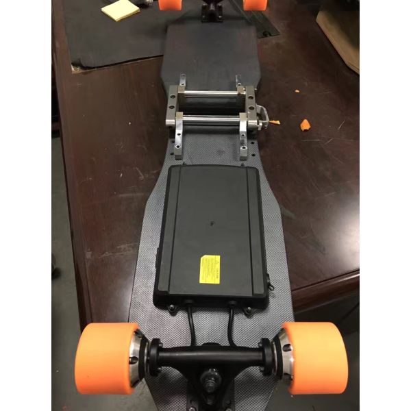 Protable Fold Electric skateboard,4 wheels Remote control high speed electric skateborad Factory GK-ES02